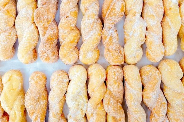 Фігурні дріжджові пончики