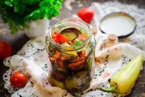 Мариновані кабачки з солодким перцем - покроковий рецепт Мариновані кабачки з солодким перцем - покроковий рецепт