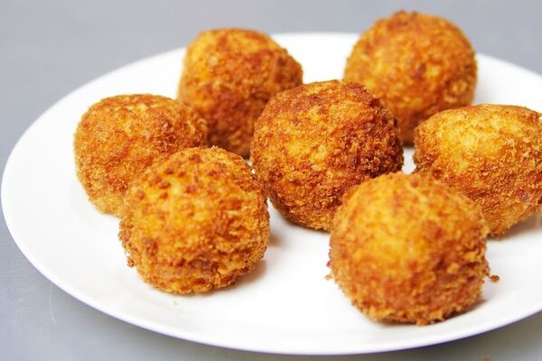 Картофельные пончики с ветчиной