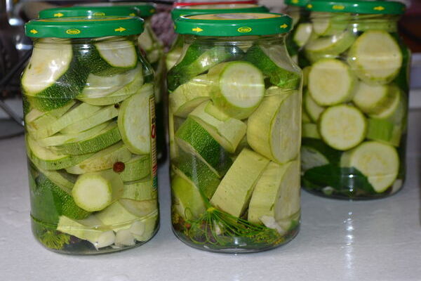 Маринованные кабачки с морковью и чесноком