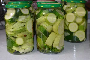 Мариновані кабачки з морквою і часником - покроковий рецепт Мариновані кабачки з морквою і часником - покроковий рецепт