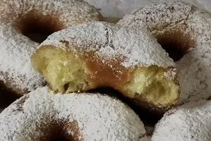 Пишні пончики на дріжджах - покроковий рецепт Пишні пончики на дріжджах - покроковий рецепт