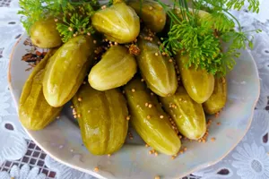 Консервовані огірки з гірчицею і коріандром - покроковий рецепт Консервовані огірки з гірчицею і коріандром - покроковий рецепт