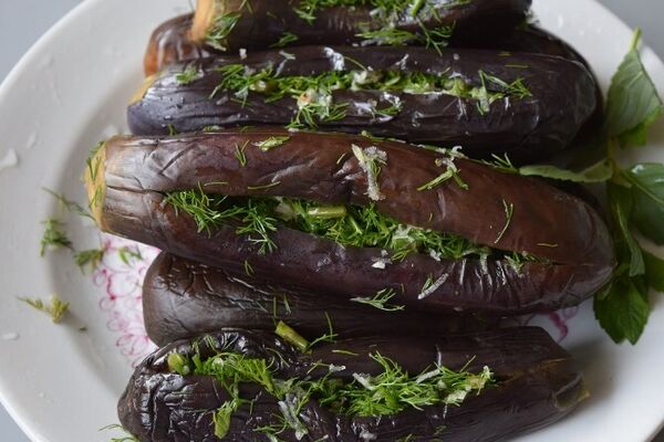 Квашені баклажани з часником і зеленню