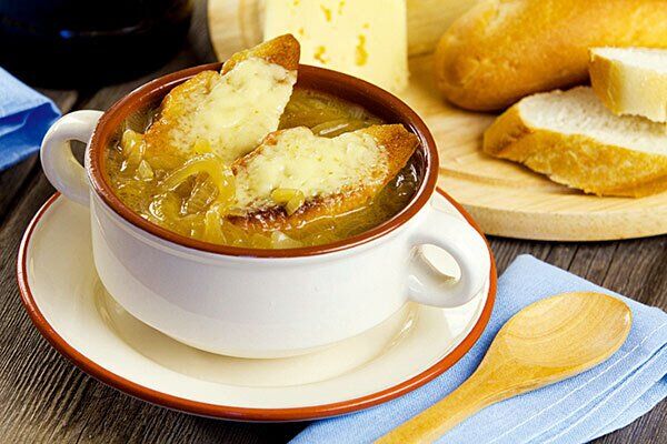 Цибулевий суп-пюре з картоплею і куркою