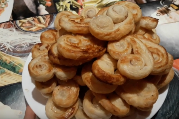 Солодкі вушка з маслом