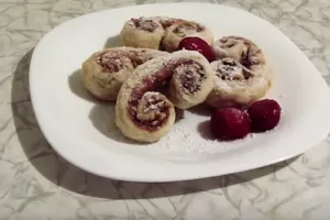 Вушка з горіхами - покроковий рецепт Вушка з горіхами - покроковий рецепт