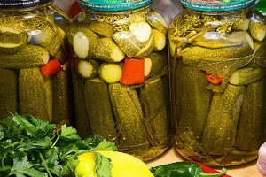 Консервированные огурцы с водкой - пошаговый рецепт Консервированные огурцы с водкой - пошаговый рецепт