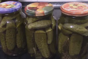 Кисло-солодкі консервовані огірки - покроковий рецепт Кисло-солодкі консервовані огірки - покроковий рецепт