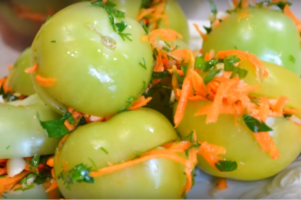 Помидоры, фаршированные морковью