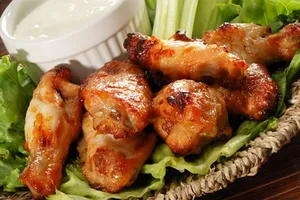 Куриные крылышки в духовке - пошаговый рецепт Куриные крылышки в духовке - пошаговый рецепт