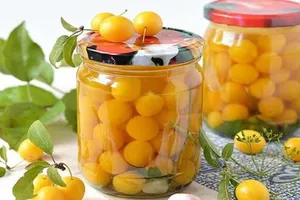 Компот з аличі - покроковий рецепт Компот з аличі - покроковий рецепт