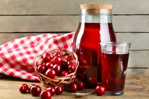 Компот з вишні - покроковий рецепт Компот з вишні - покроковий рецепт