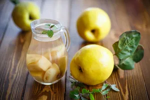 Компот из айвы - пошаговый рецепт Компот из айвы - пошаговый рецепт