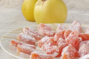Цукати з айви - покроковий рецепт Цукати з айви - покроковий рецепт