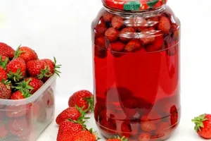 Компот з клубники - покроковий рецепт Компот з клубники - покроковий рецепт