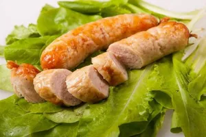 Домашня куряча ковбаса в харчовій плівці - покроковий рецепт Домашня куряча ковбаса в харчовій плівці - покроковий рецепт