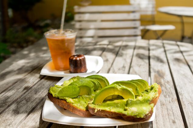Тости з авокадо