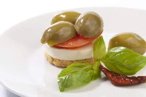 Канапе с маслинами - пошаговый рецепт Канапе с маслинами - пошаговый рецепт