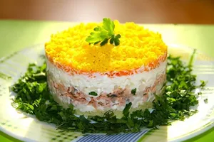 Мимоза с консервой - пошаговый рецепт Мимоза с консервой - пошаговый рецепт