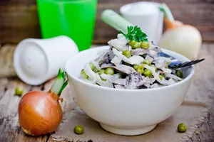 Салат с языком и горошком - пошаговый рецепт Салат с языком и горошком - пошаговый рецепт