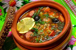 Солянка с копченостями - пошаговый рецепт Солянка с копченостями - пошаговый рецепт