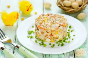 Салат с сыром и ветчиной - пошаговый рецепт Салат с сыром и ветчиной - пошаговый рецепт