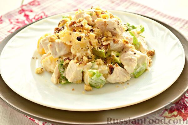 Салат с ананасами и филе