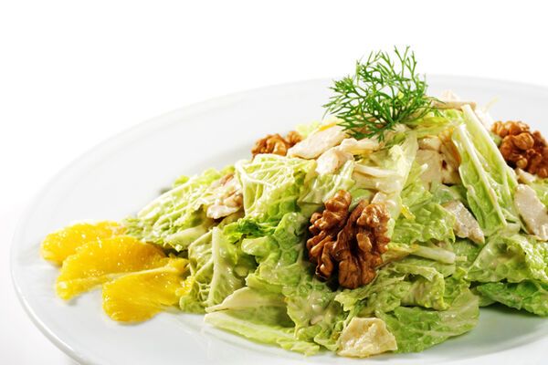 Салат с пекинской капустой и ананасами