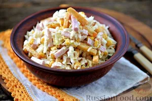 Салат з кукурудзою і сухариками - покроковий рецепт Салат з кукурудзою і сухариками - покроковий рецепт
