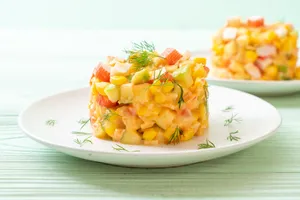 Салат с кукурузой и крабовыми палочками - пошаговый рецепт Салат с кукурузой и крабовыми палочками - пошаговый рецепт