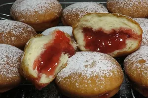 Пончики с начинкой - пошаговый рецепт Пончики с начинкой - пошаговый рецепт