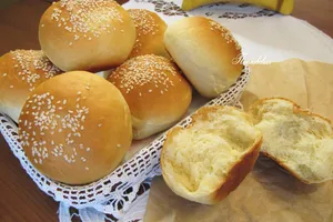 Булочки с кунжутом - пошаговый рецепт Булочки с кунжутом - пошаговый рецепт
