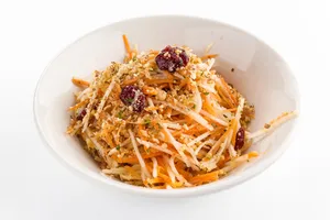 Салат с орехами и морковью - пошаговый рецепт Салат с орехами и морковью - пошаговый рецепт