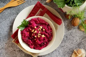 Салат з горіхами та буряком - покроковий рецепт Салат з горіхами та буряком - покроковий рецепт