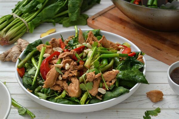 Салат з арахісом