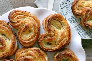 Плюшки з корицею - покроковий рецепт Плюшки з корицею - покроковий рецепт