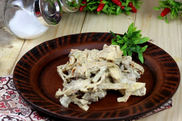 Салат с омлетом и печенью