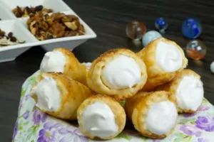 Трубочки с белковым кремом - пошаговый рецепт Трубочки с белковым кремом - пошаговый рецепт