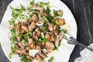 Салат с куриной печенью и грибами - пошаговый рецепт Салат с куриной печенью и грибами - пошаговый рецепт