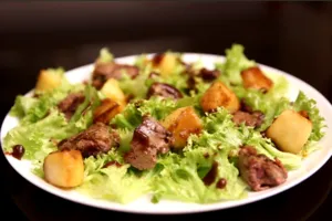 Салат з печінкою і карамелізованими яблуками - покроковий рецепт Салат з печінкою і карамелізованими яблуками - покроковий рецепт