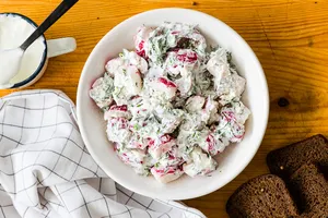 Салат с редиской и сметаной - пошаговый рецепт Салат с редиской и сметаной - пошаговый рецепт