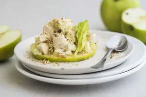 Салат с яблоками и курицей - пошаговый рецепт Салат с яблоками и курицей - пошаговый рецепт
