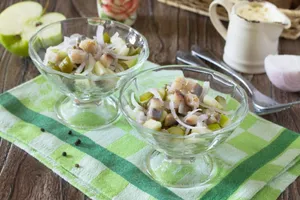 Салат с яблоком и селедкой - пошаговый рецепт Салат с яблоком и селедкой - пошаговый рецепт