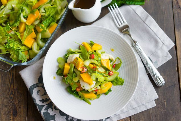 Салат з манго і сиром