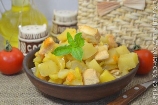 Тушеная картошка с куриным филе