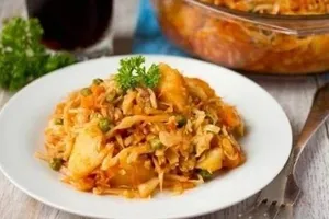 Тушеная картошка с капустой - пошаговый рецепт Тушеная картошка с капустой - пошаговый рецепт