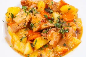 Тушеная картошка с курицей в мультиварке - пошаговый рецепт Тушеная картошка с курицей в мультиварке - пошаговый рецепт