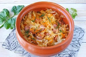 Тушеная капуста с сосисками - пошаговый рецепт Тушеная капуста с сосисками - пошаговый рецепт