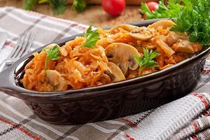 Тушеная капуста с грибами - пошаговый рецепт Тушеная капуста с грибами - пошаговый рецепт